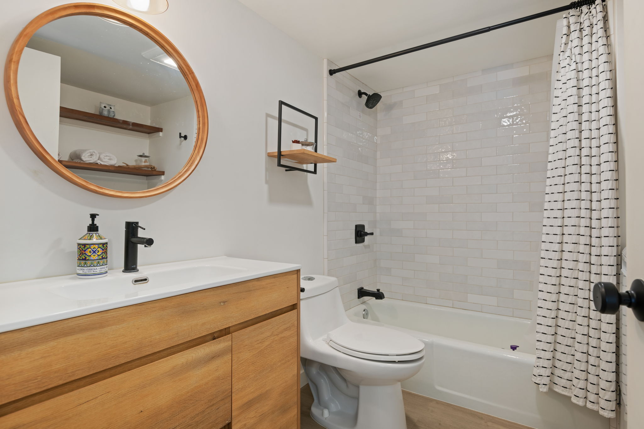 30-Bathroom 2