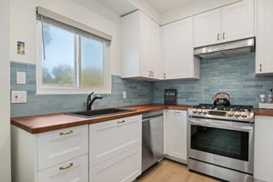 16-Kitchen