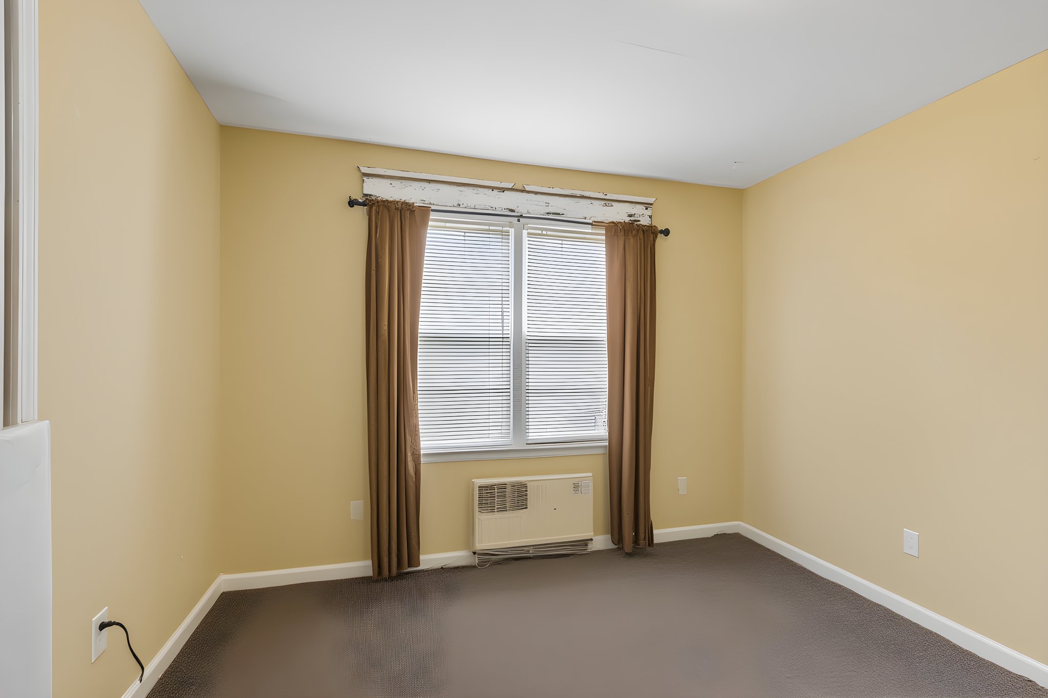Bedroom furniture removed.jpeg