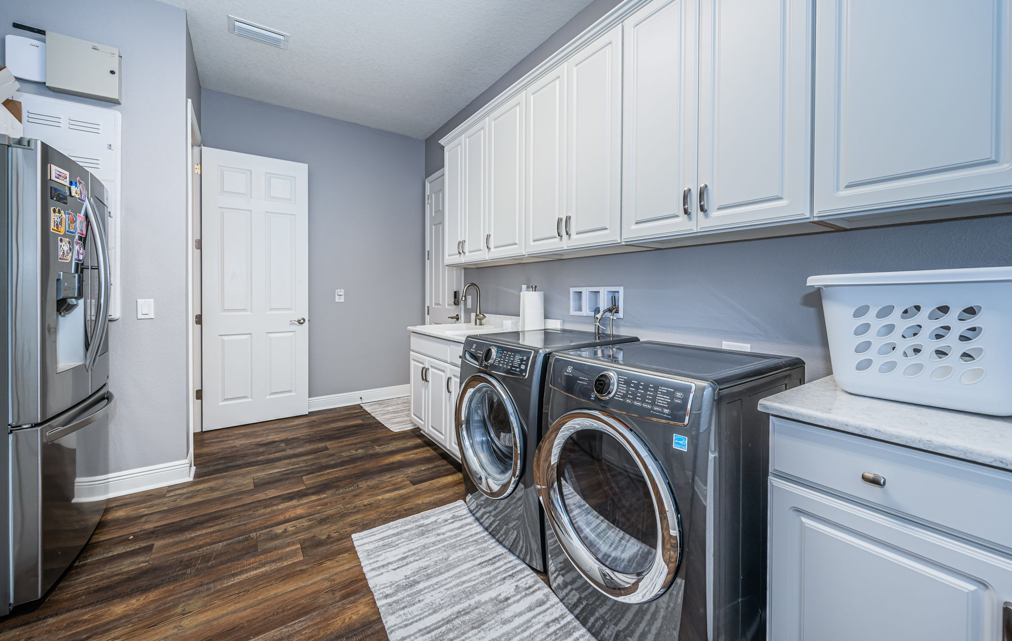 Laundry Room1b