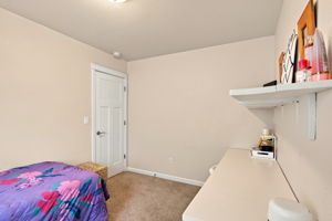  Photo 32