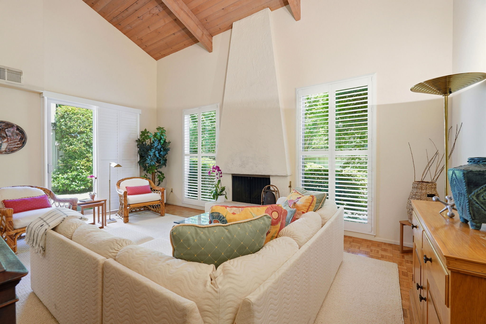 007_F8_4237 Ponce Dr
