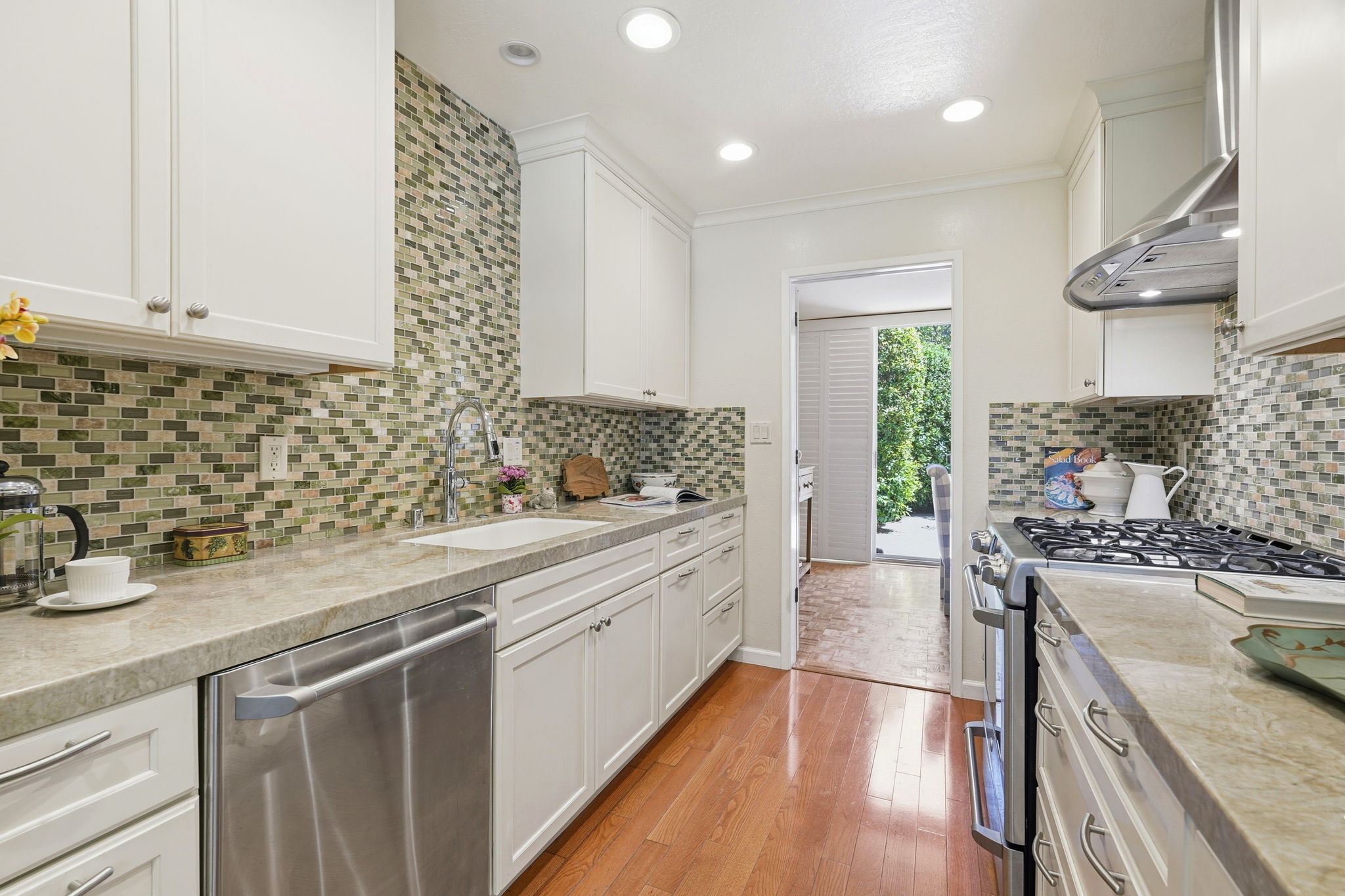 008_F8_4237 Ponce Dr
