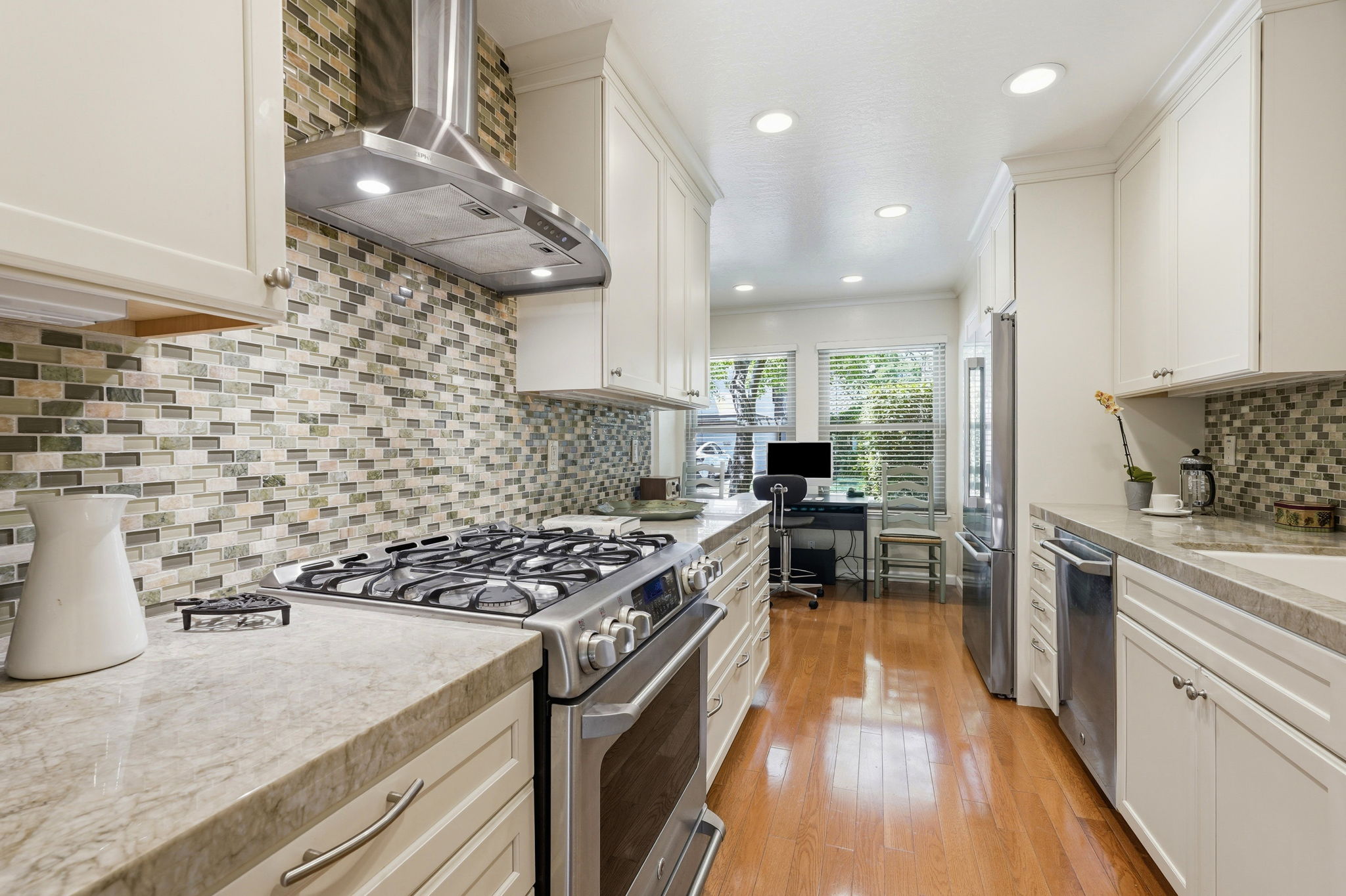 010_F8_4237 Ponce Dr