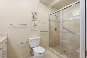 030_F8_4237 Ponce Dr