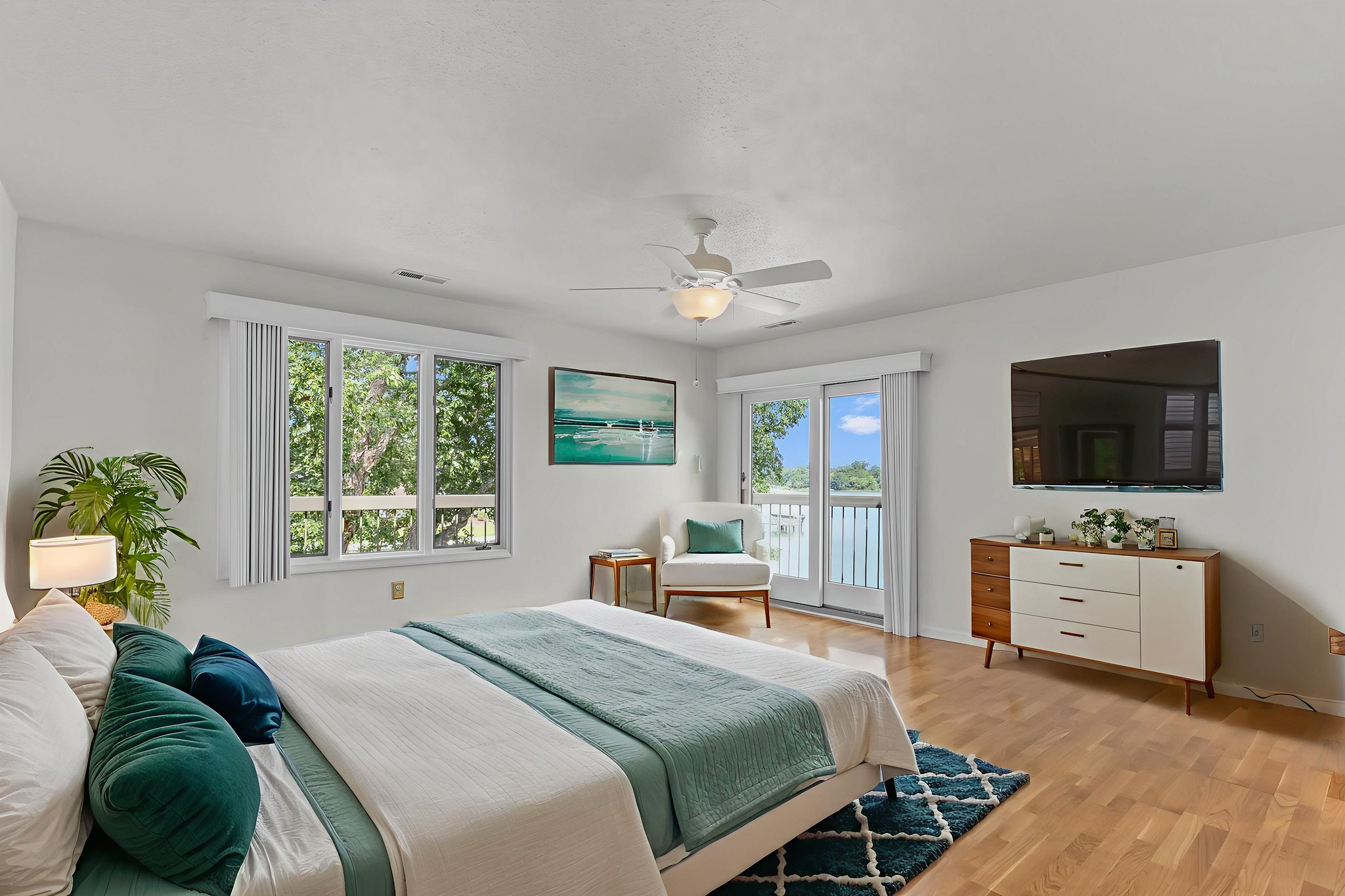 7X2A3253 virtually staged.jpeg