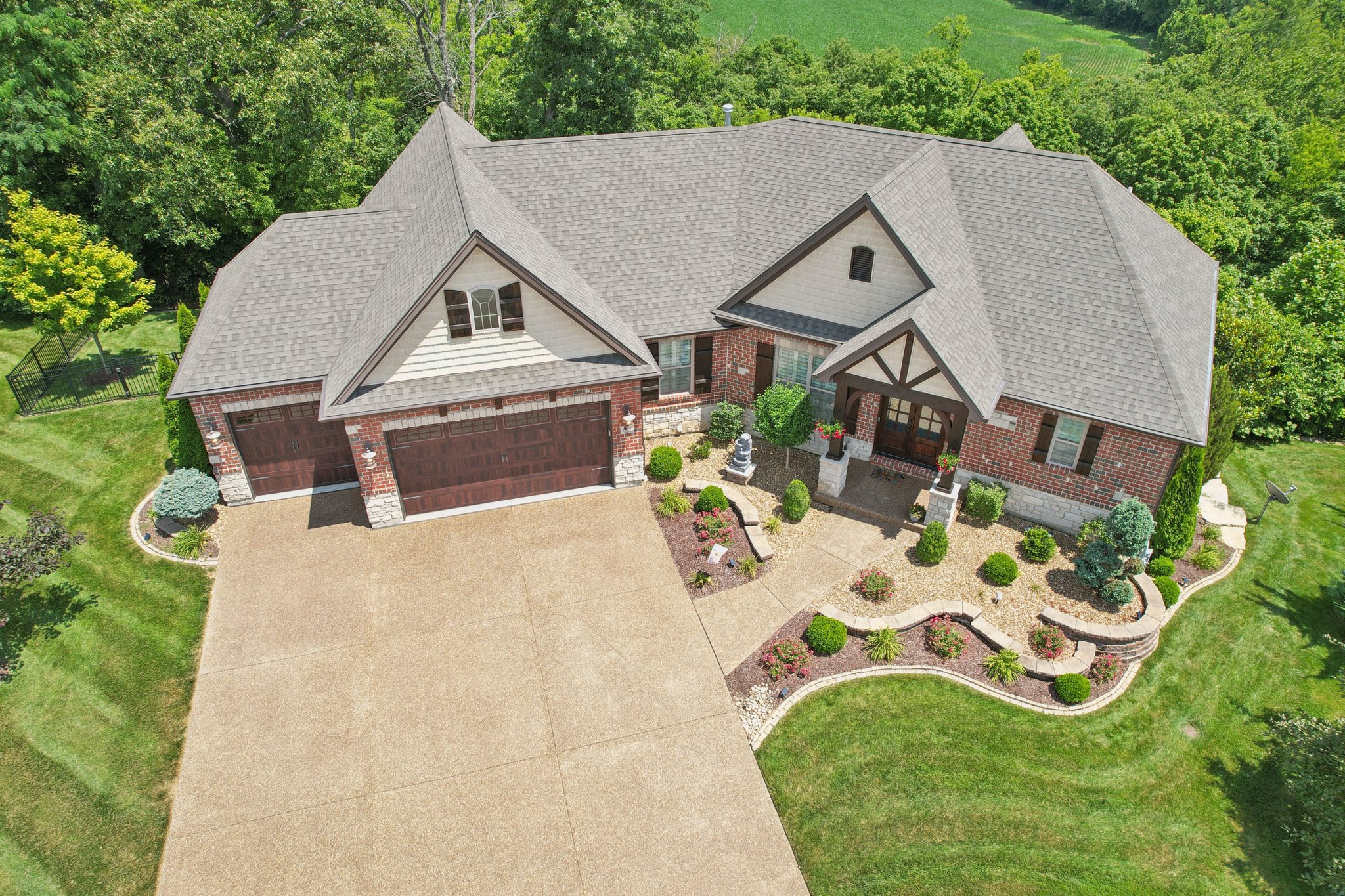 Cottage Grove Dr-S0307-046.jpg