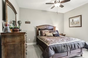 Cottage Grove Dr-S0307-027.jpg