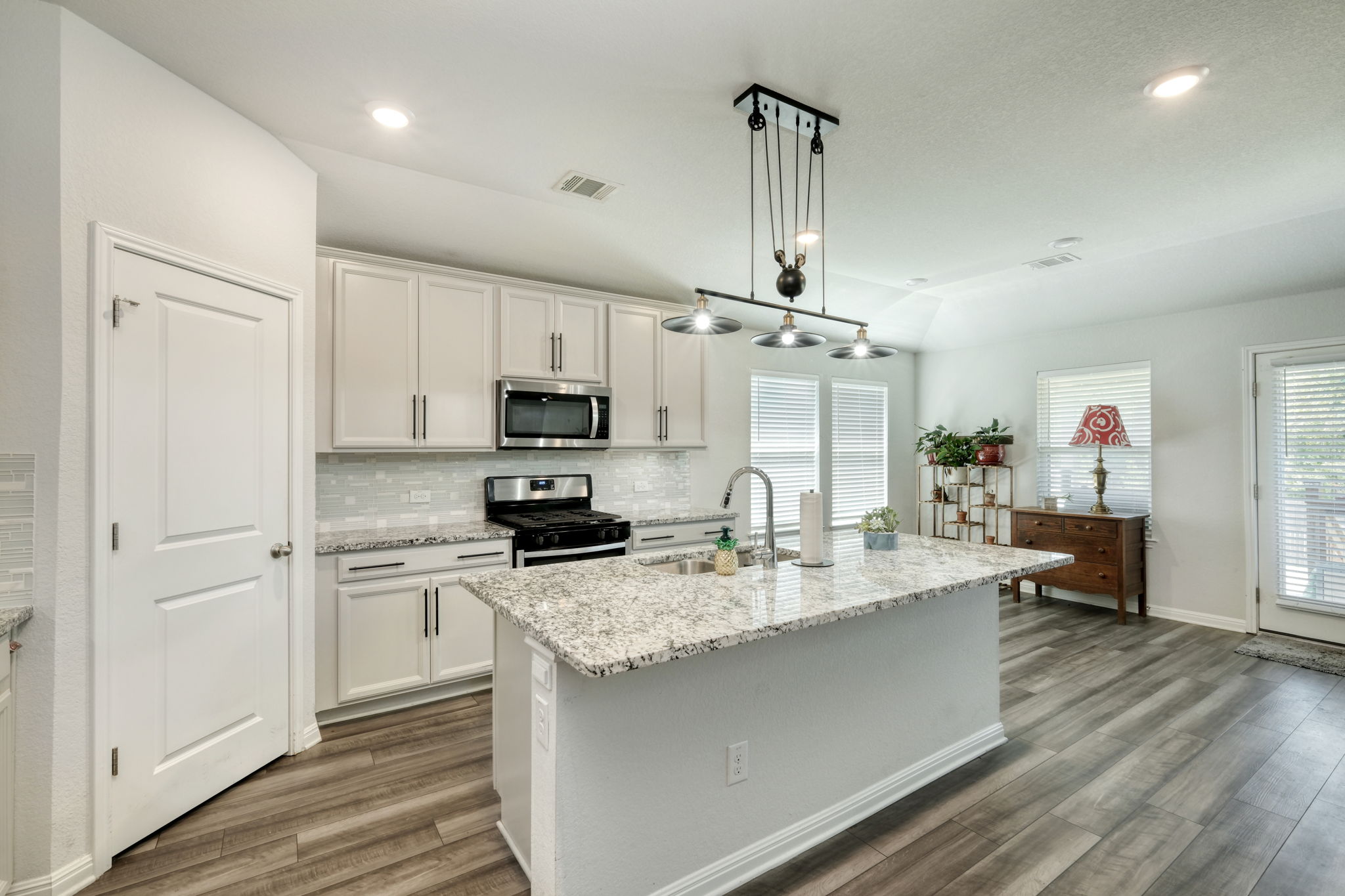 Kitchen/Breakfast Bar