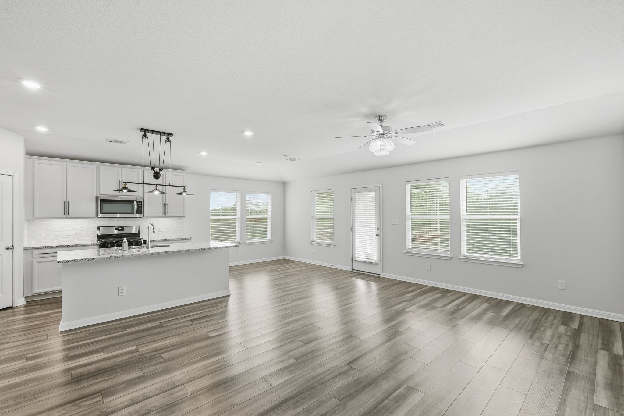 Living/Kitchen/Eating Area