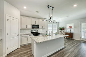 Kitchen/Breakfast Bar