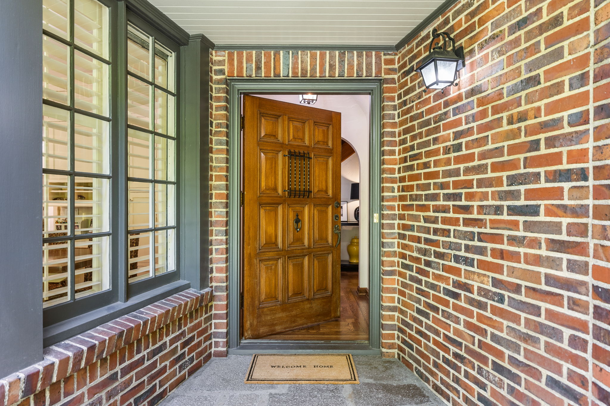 Front Porch/Entrance