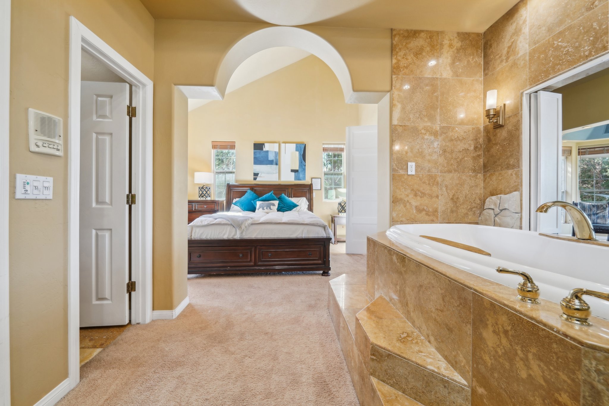 Primary Bed/Bath