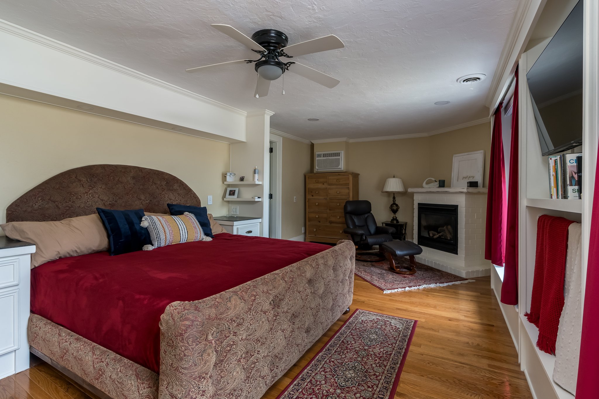 Master Bedroom/Sitting Room