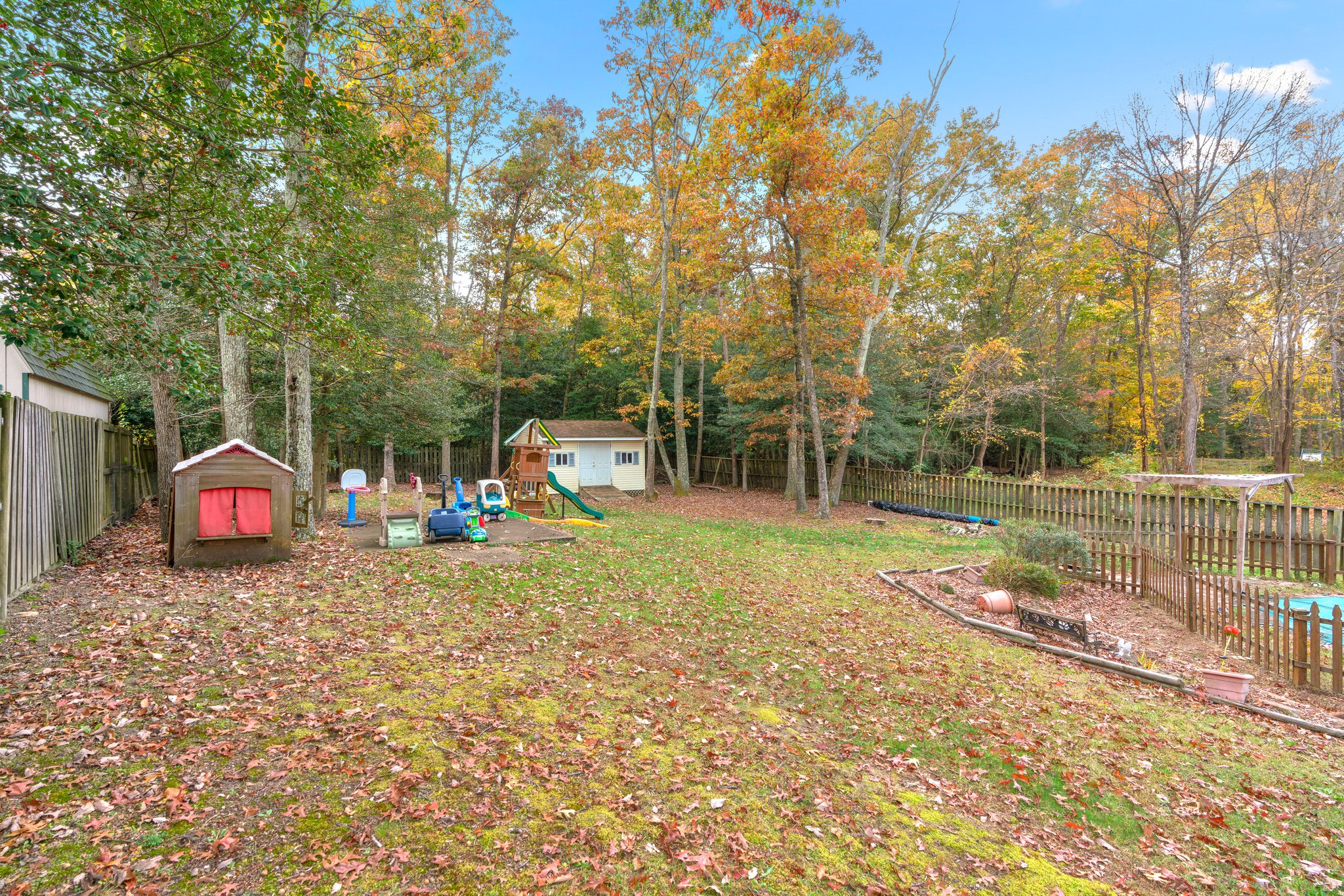 45. Back exterior.jpg