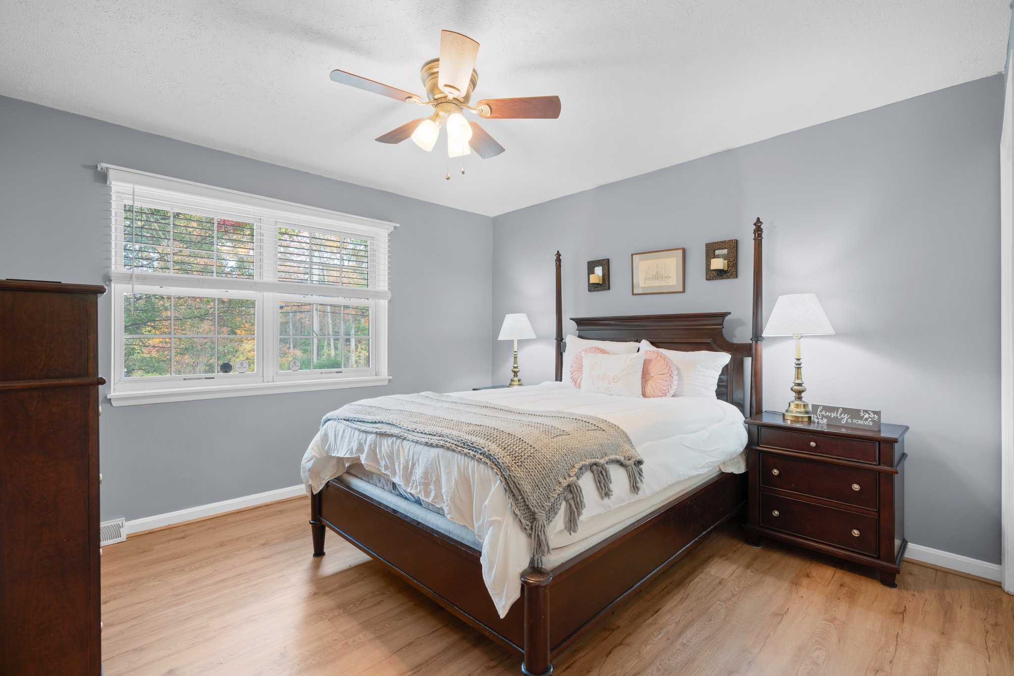 18. Main bedroom.jpg