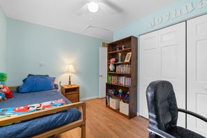 23. Main bedroom.jpg