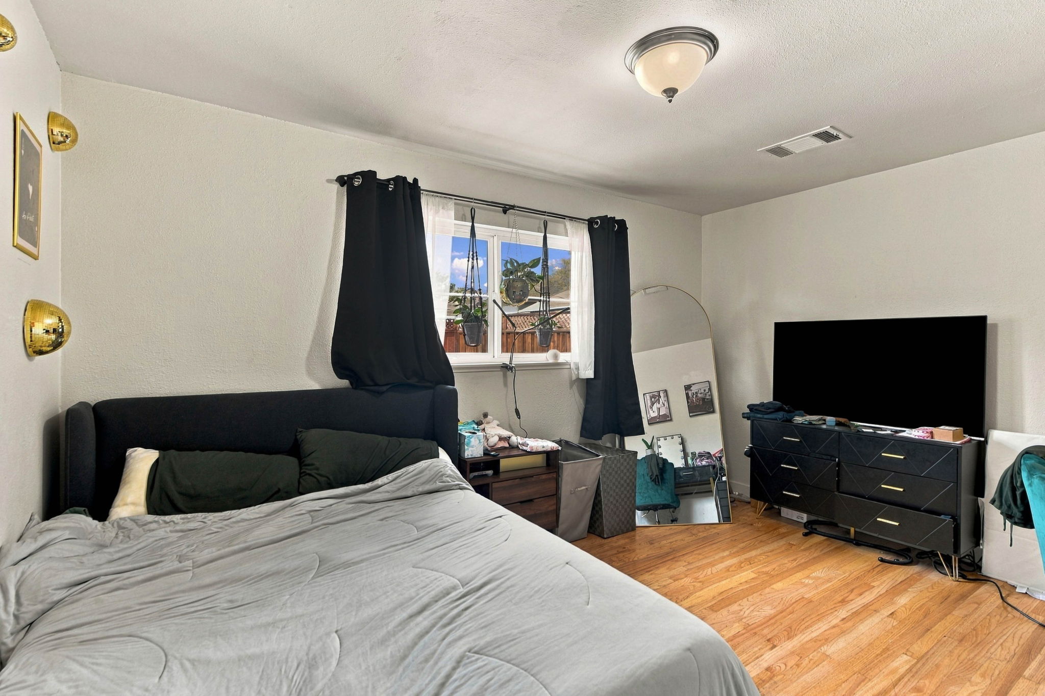 044_F8_425 N 7th St