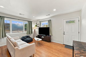 008_F8_425 N 7th St