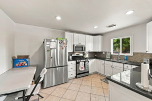 012_F8_425 N 7th St