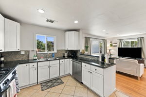 015_F8_425 N 7th St