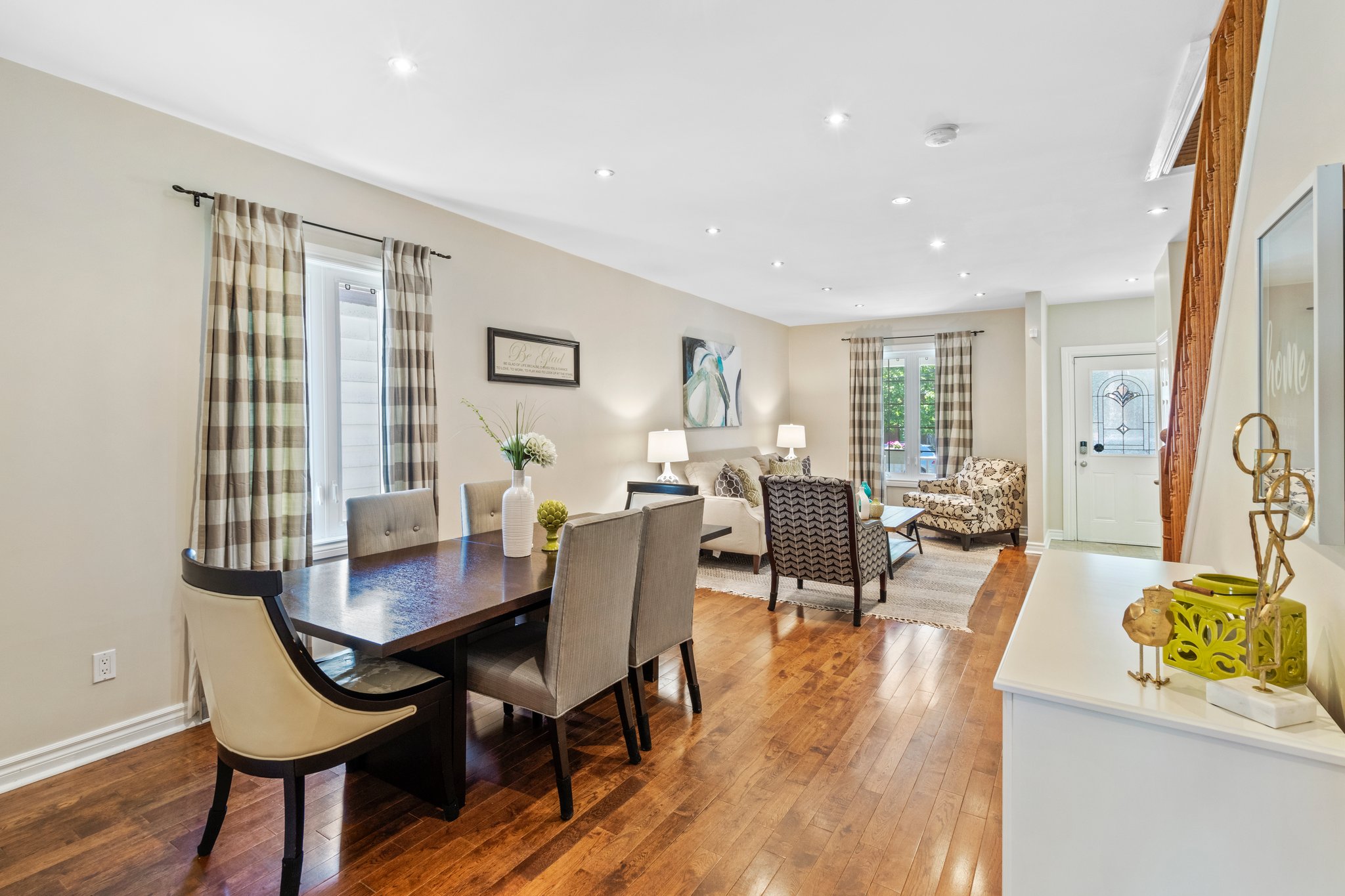 425 Rhodes Ave, Toronto, ON M4L 3A6 REALPix Interior & Real Estate