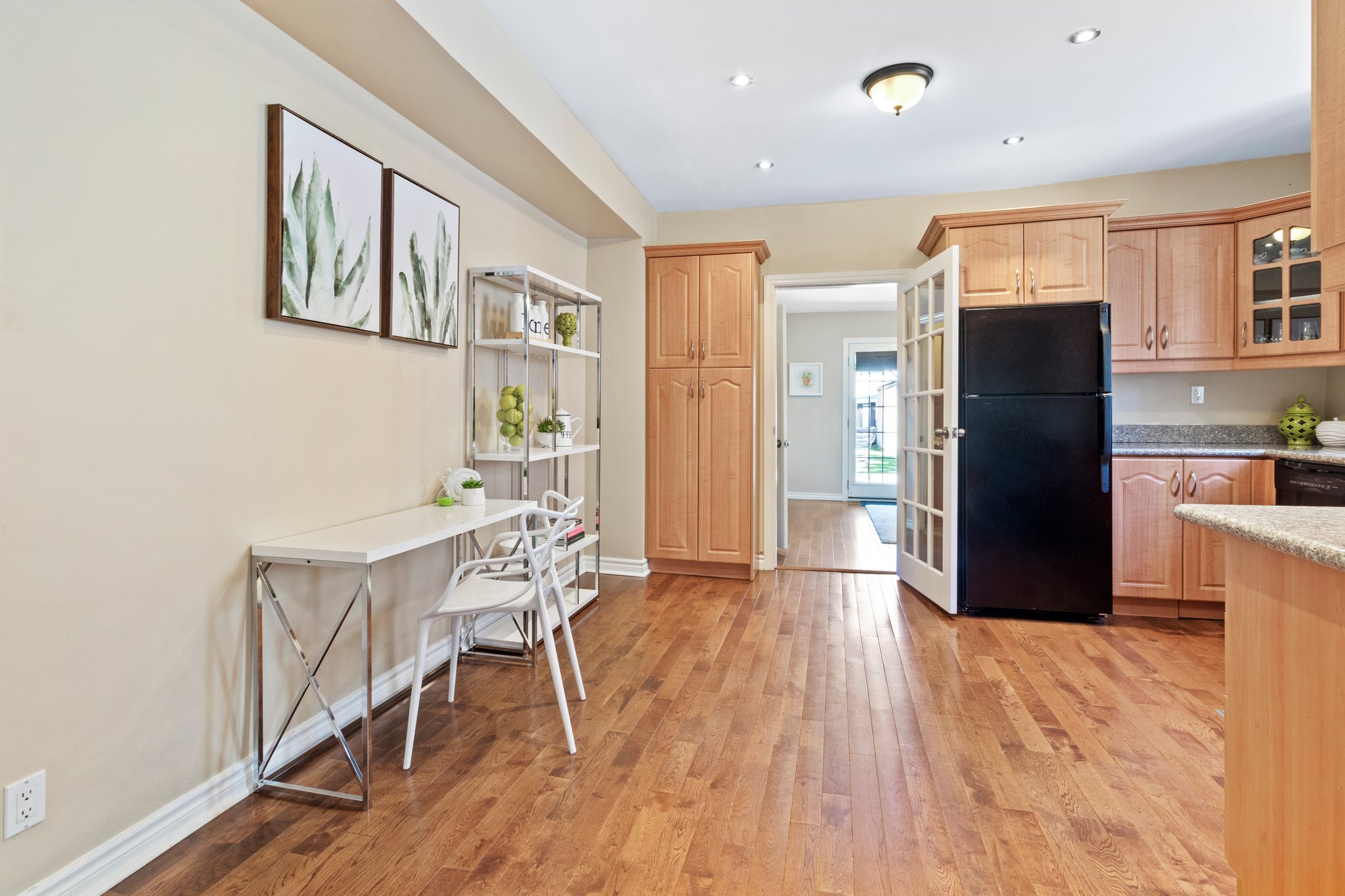 425 Rhodes Ave, Toronto, ON M4L 3A6 REALPix Interior & Real Estate