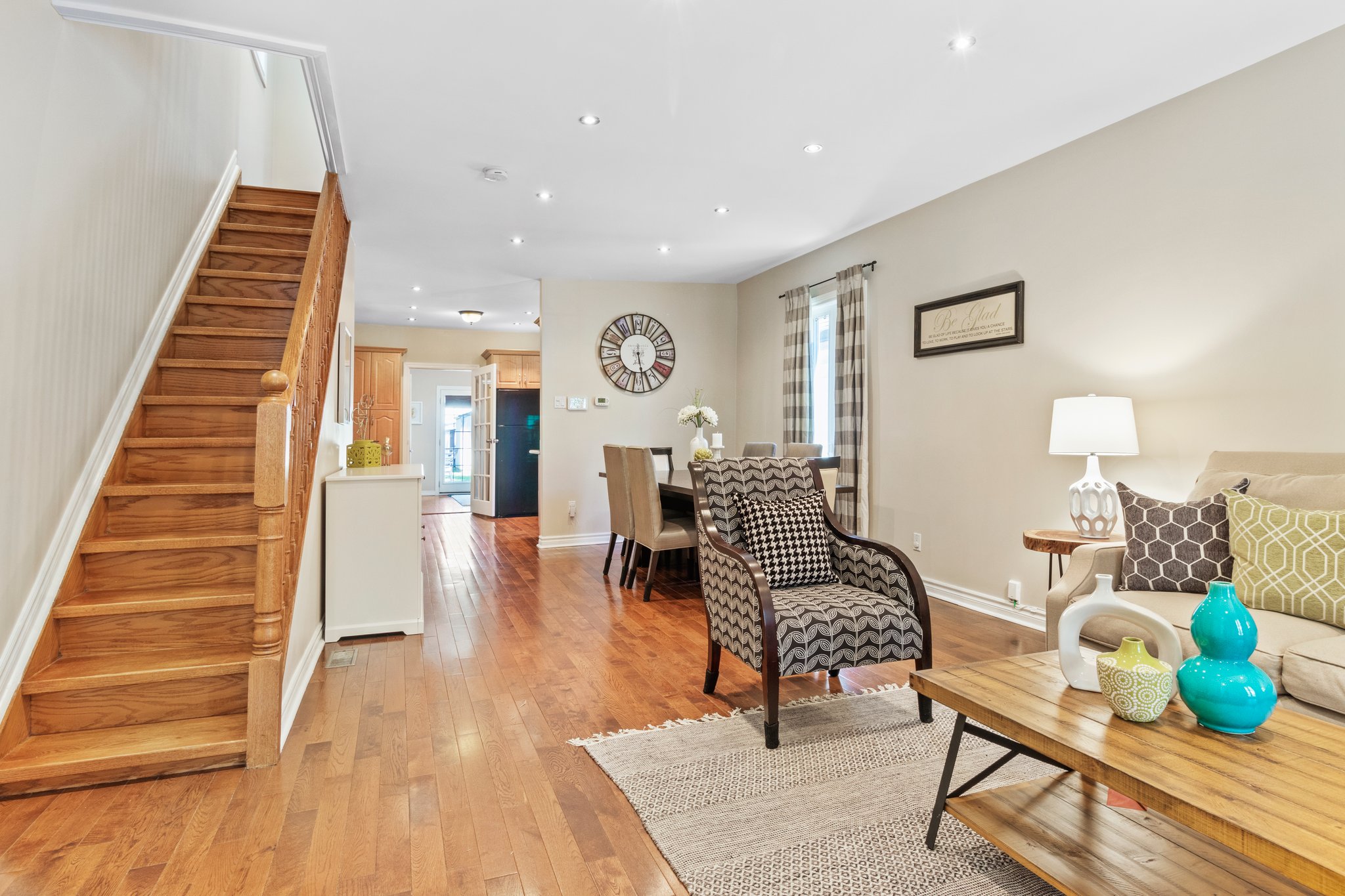 425 Rhodes Ave, Toronto, ON M4L 3A6 REALPix Interior & Real Estate