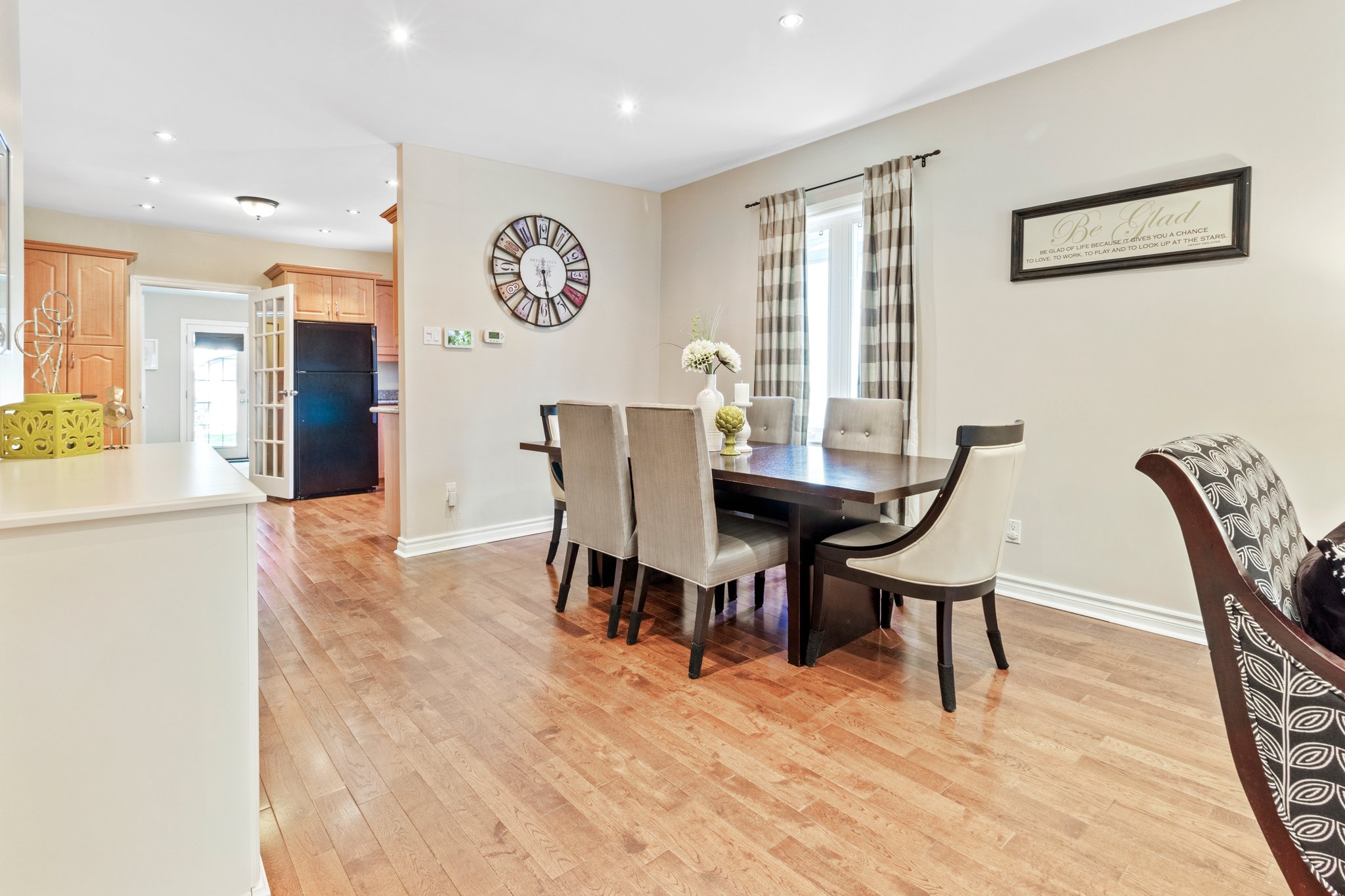 425 Rhodes Ave, Toronto, ON M4L 3A6 REALPix Interior & Real Estate