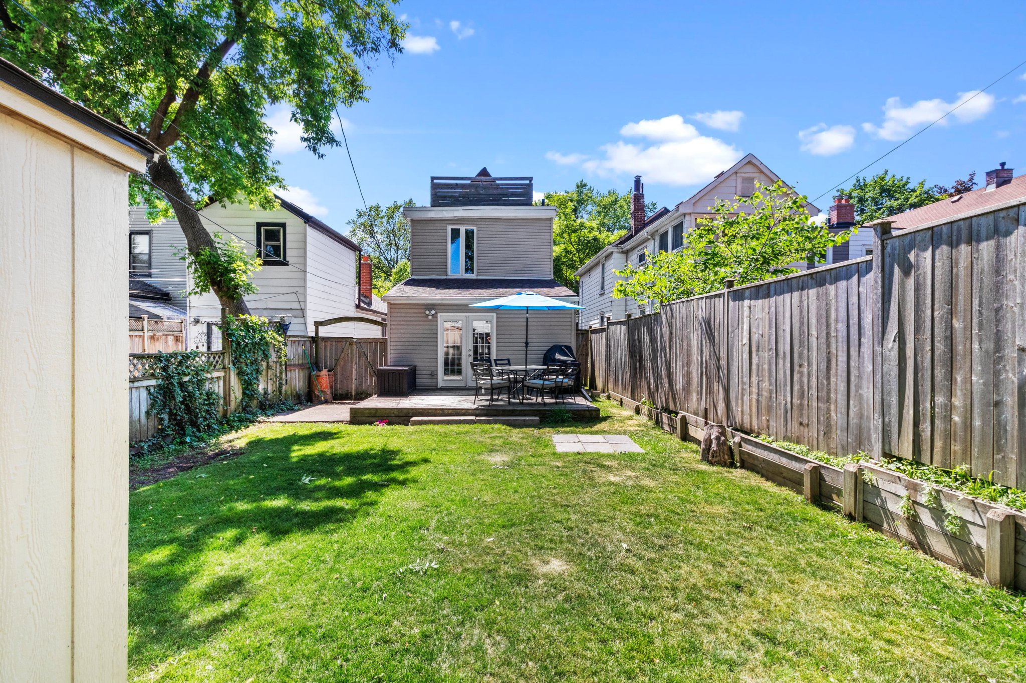 425 Rhodes Ave, Toronto, ON M4L 3A6 REALPix Interior & Real Estate