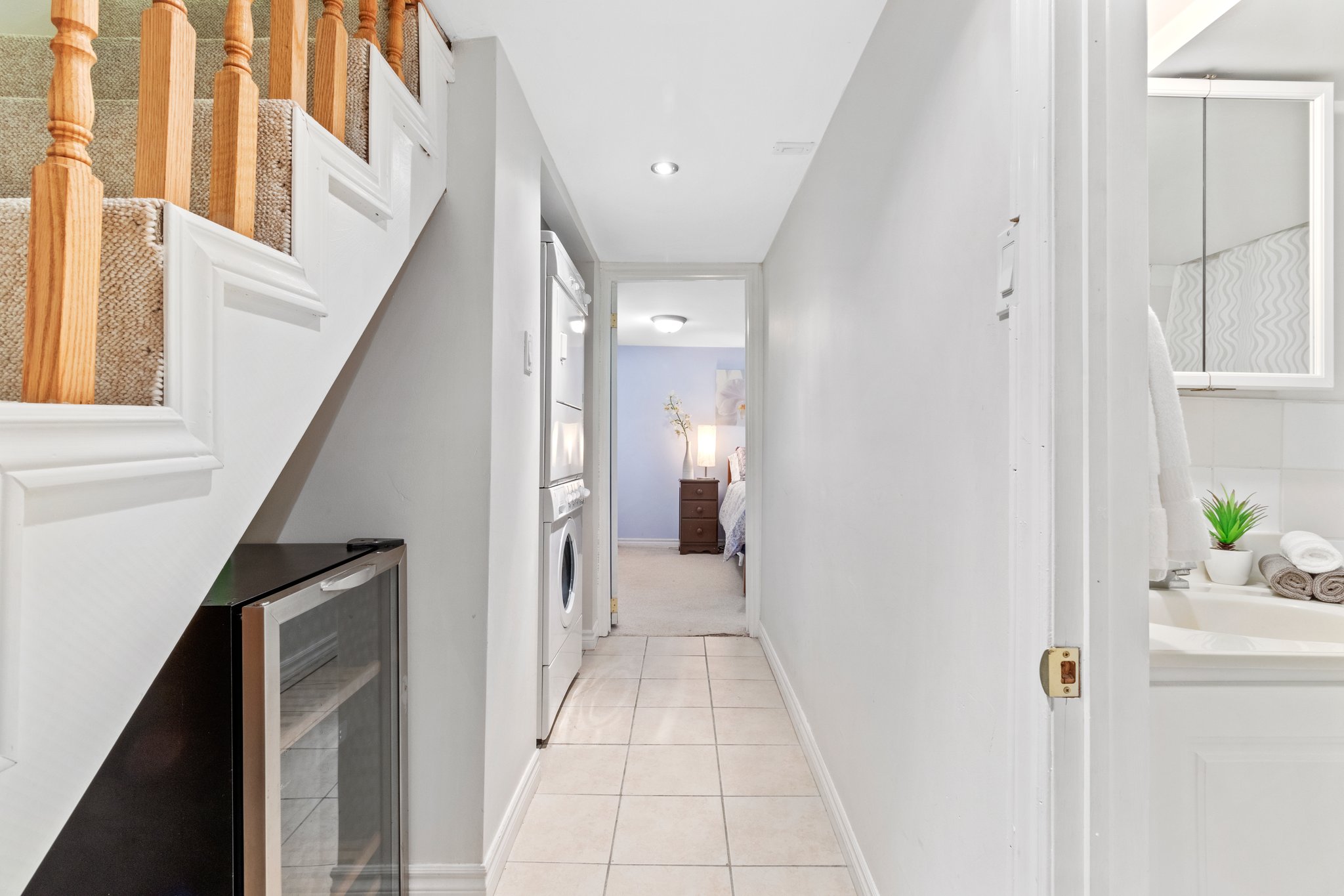 425 Rhodes Ave, Toronto, ON M4L 3A6 REALPix Interior & Real Estate