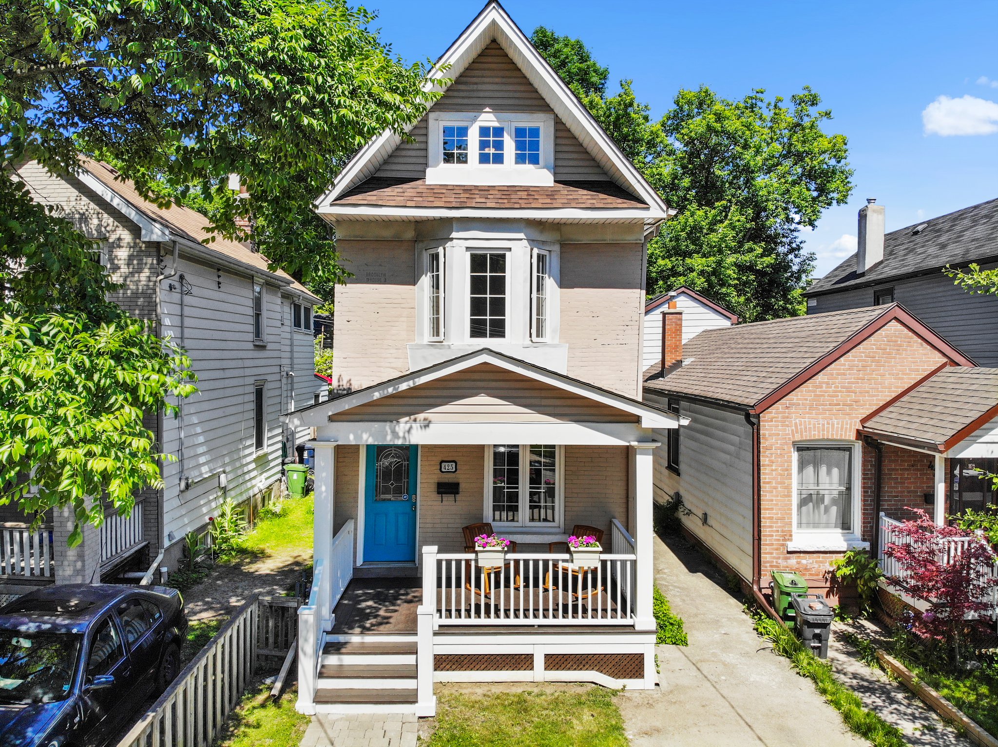 425 Rhodes Ave, Toronto, ON M4L 3A6 REALPix Interior & Real Estate