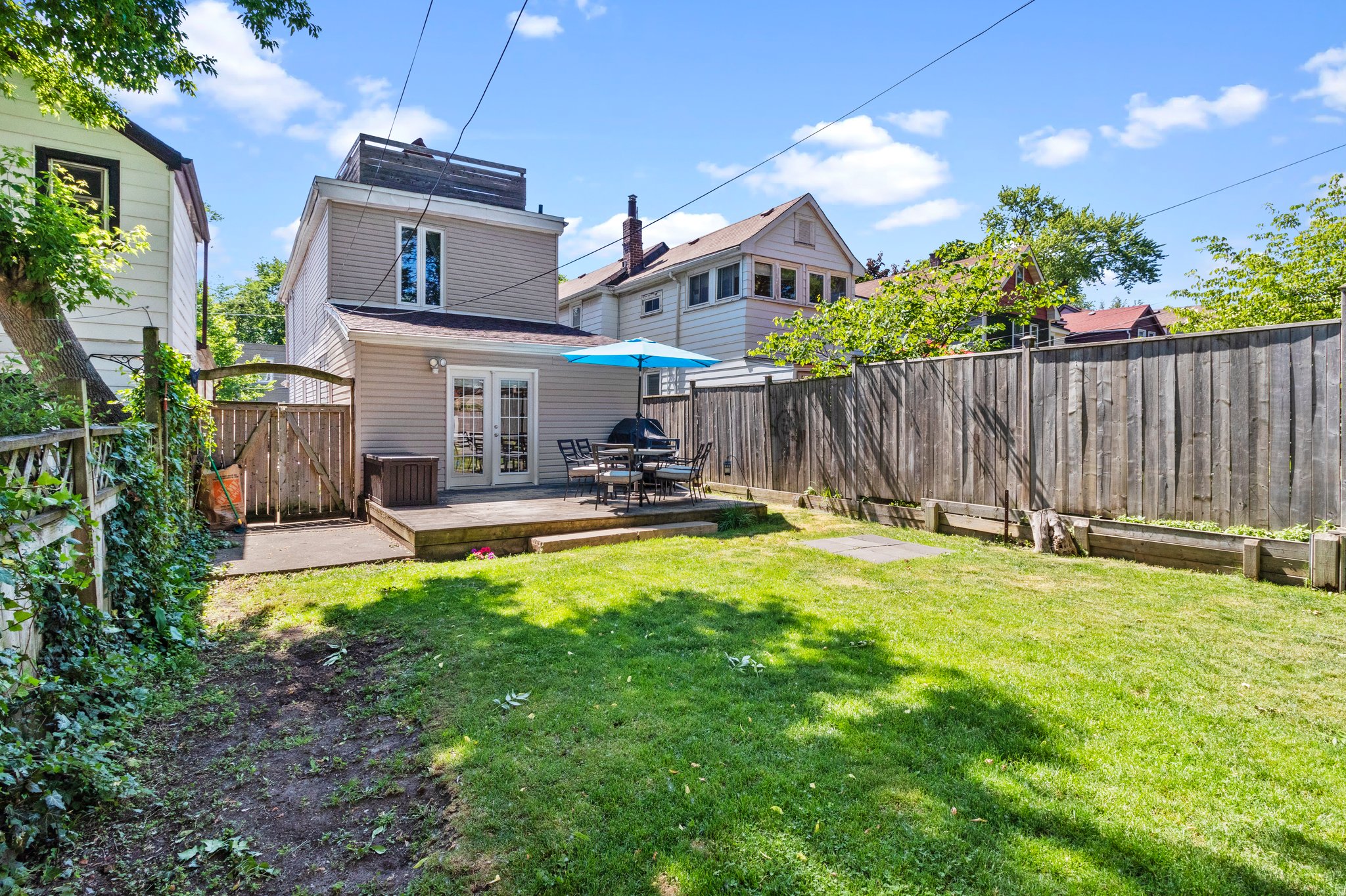 425 Rhodes Ave, Toronto, ON M4L 3A6 REALPix Interior & Real Estate