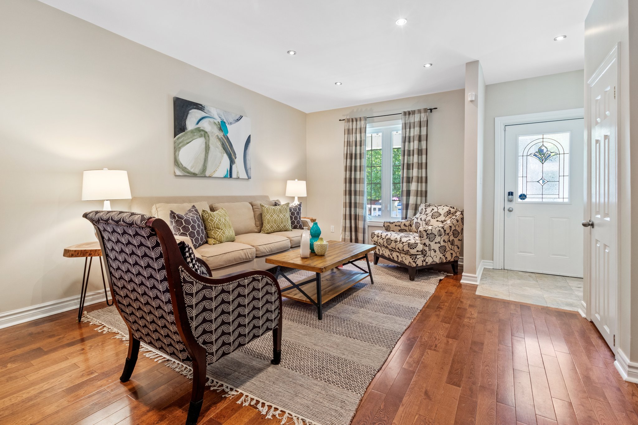 425 Rhodes Ave, Toronto, ON M4L 3A6 REALPix Interior & Real Estate