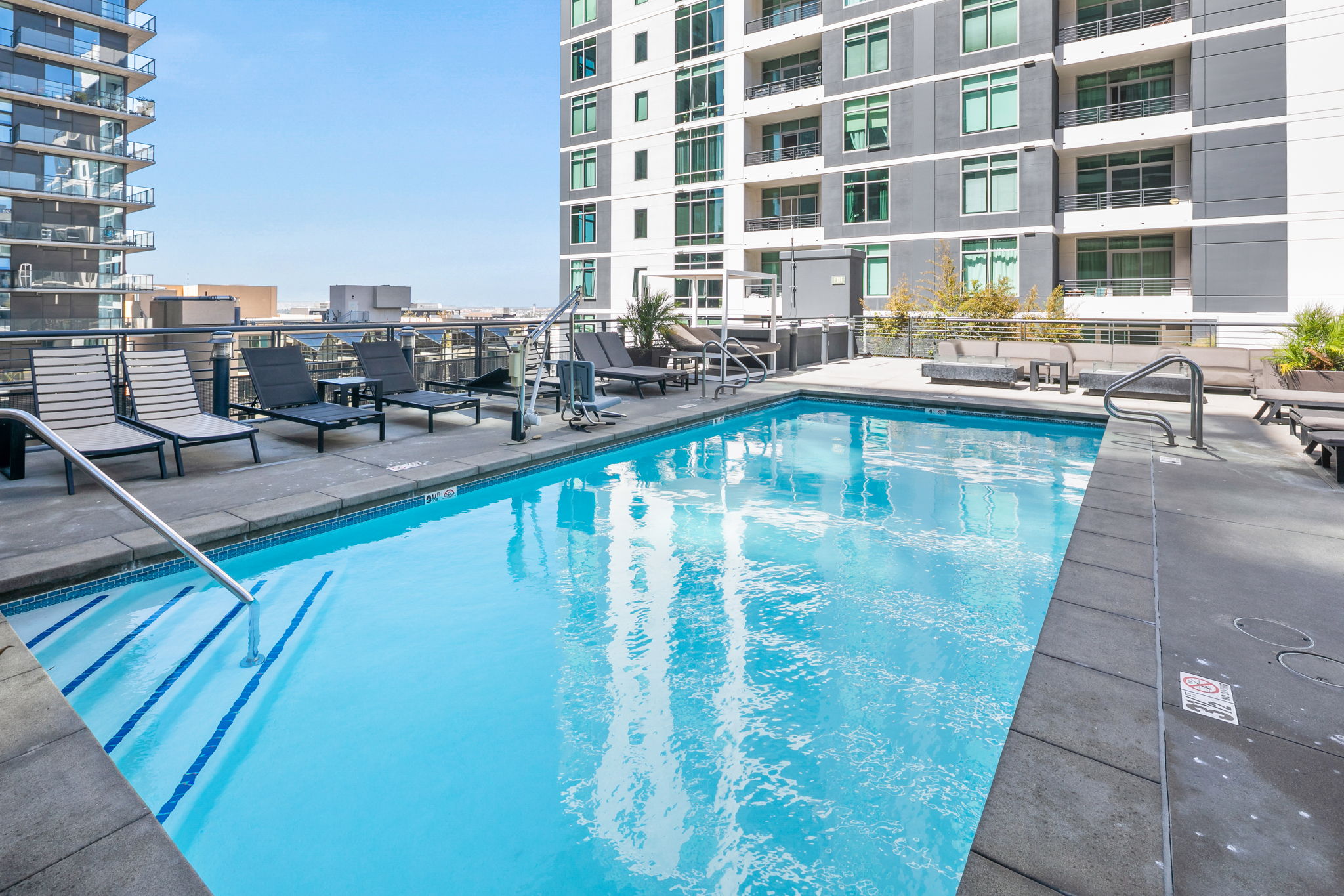 425 W Beech St. 327-31