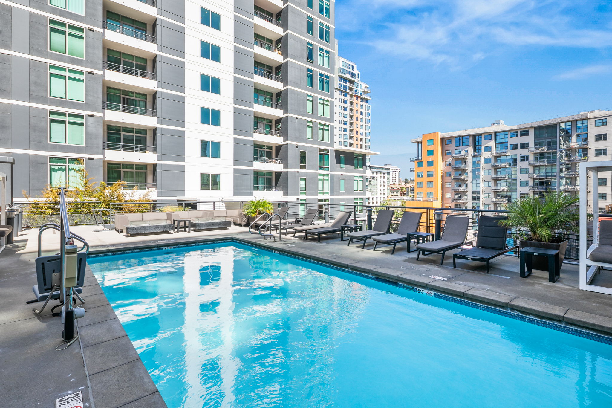 425 W Beech St. 327-29