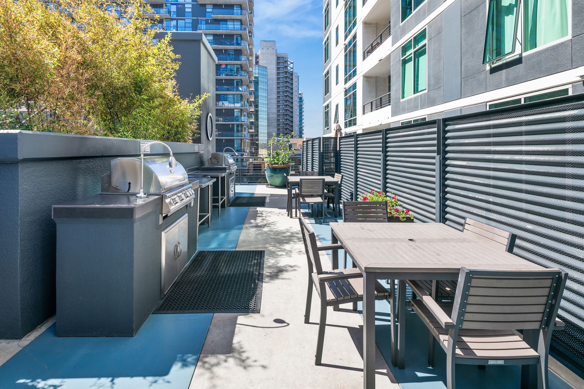 425 W Beech St. 327-25