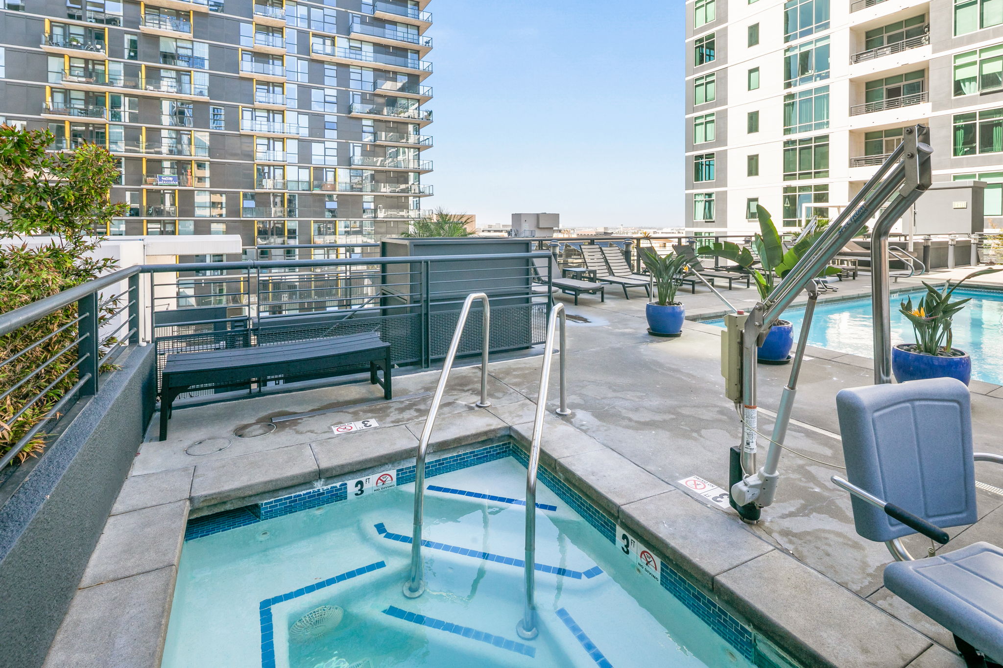 425 Beech St 327-428