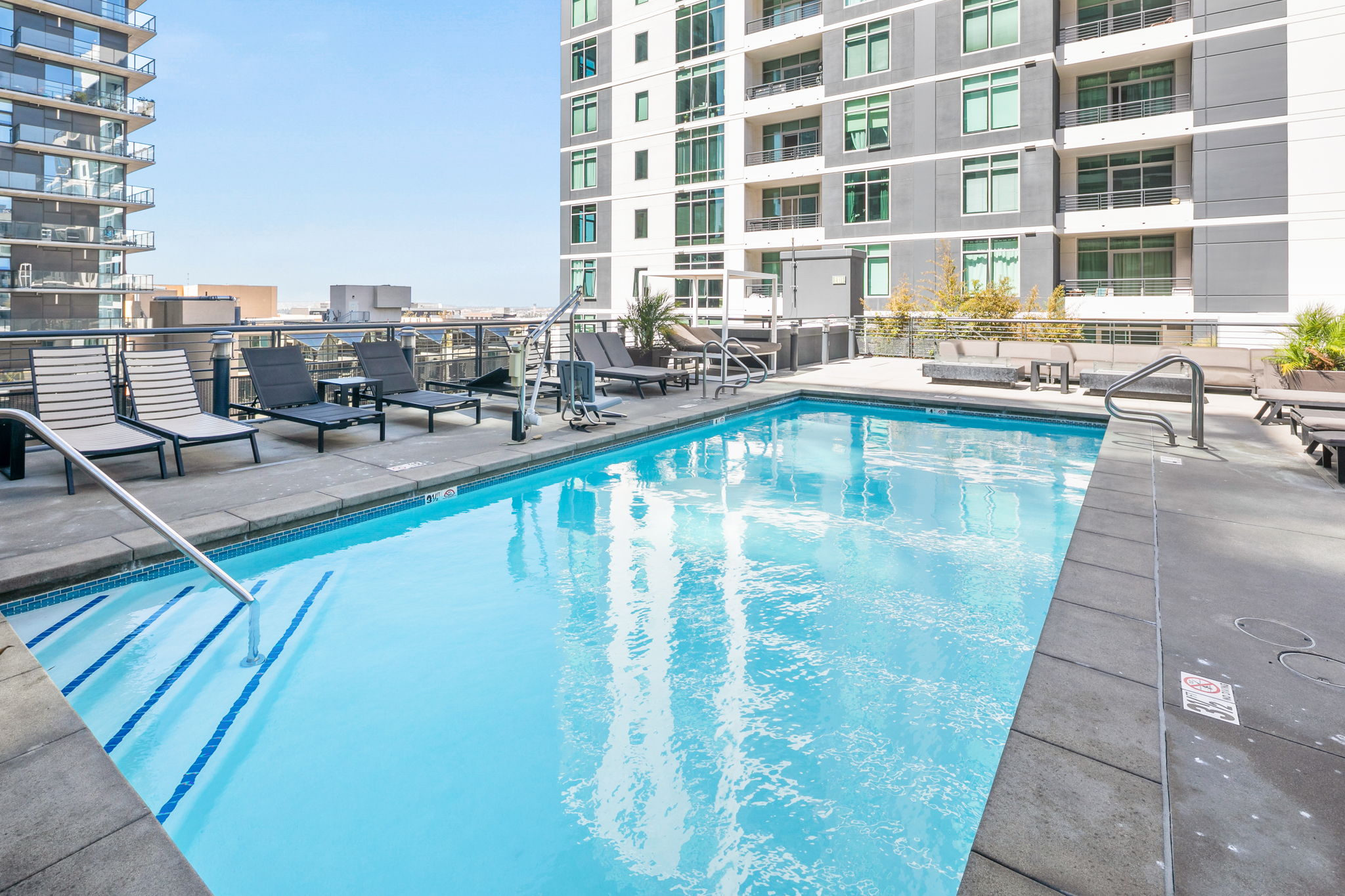 425 Beech St 327-429