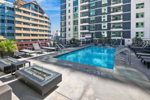 425 W Beech St. 327-27