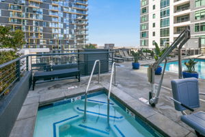 425 W Beech St. 327-30