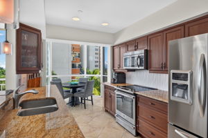 Kitchen 3 of 5