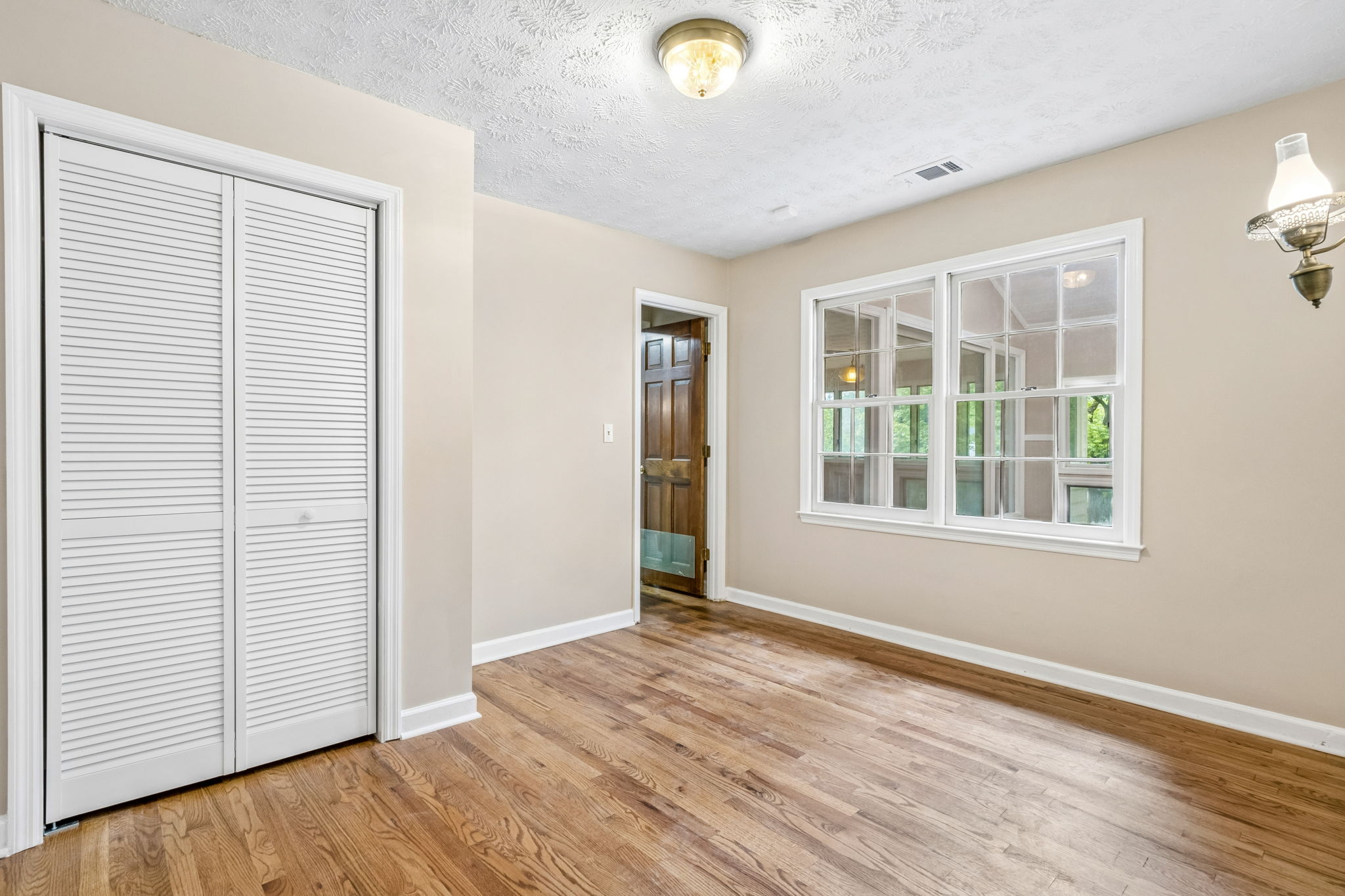 BedroomBedroom