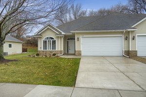 4257 Priorwood St SE, Prior Lake, MN 55372, USA Photo 2