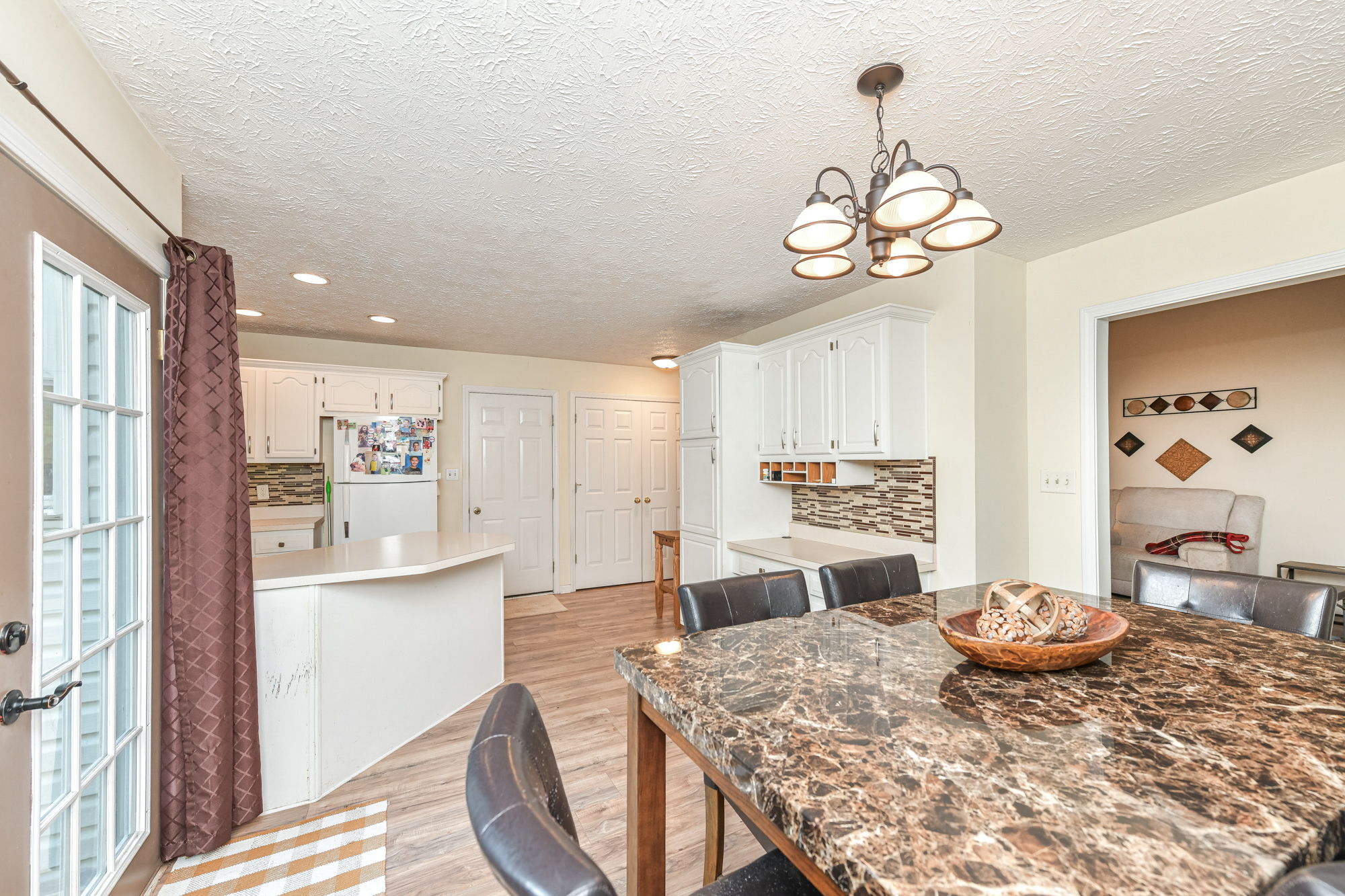 Kitchen & Breakfast Room