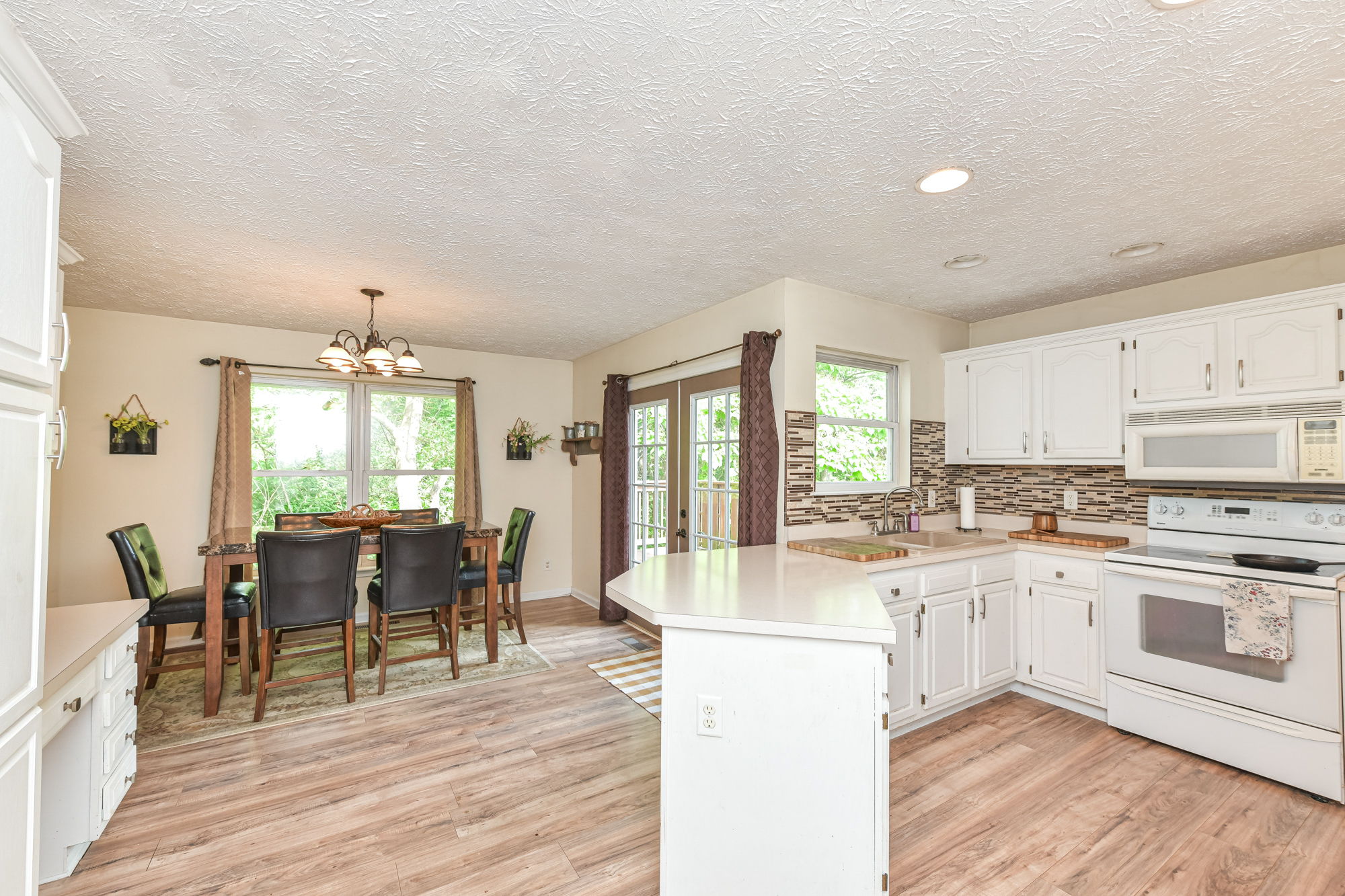 Breakfast Room & Kitchen