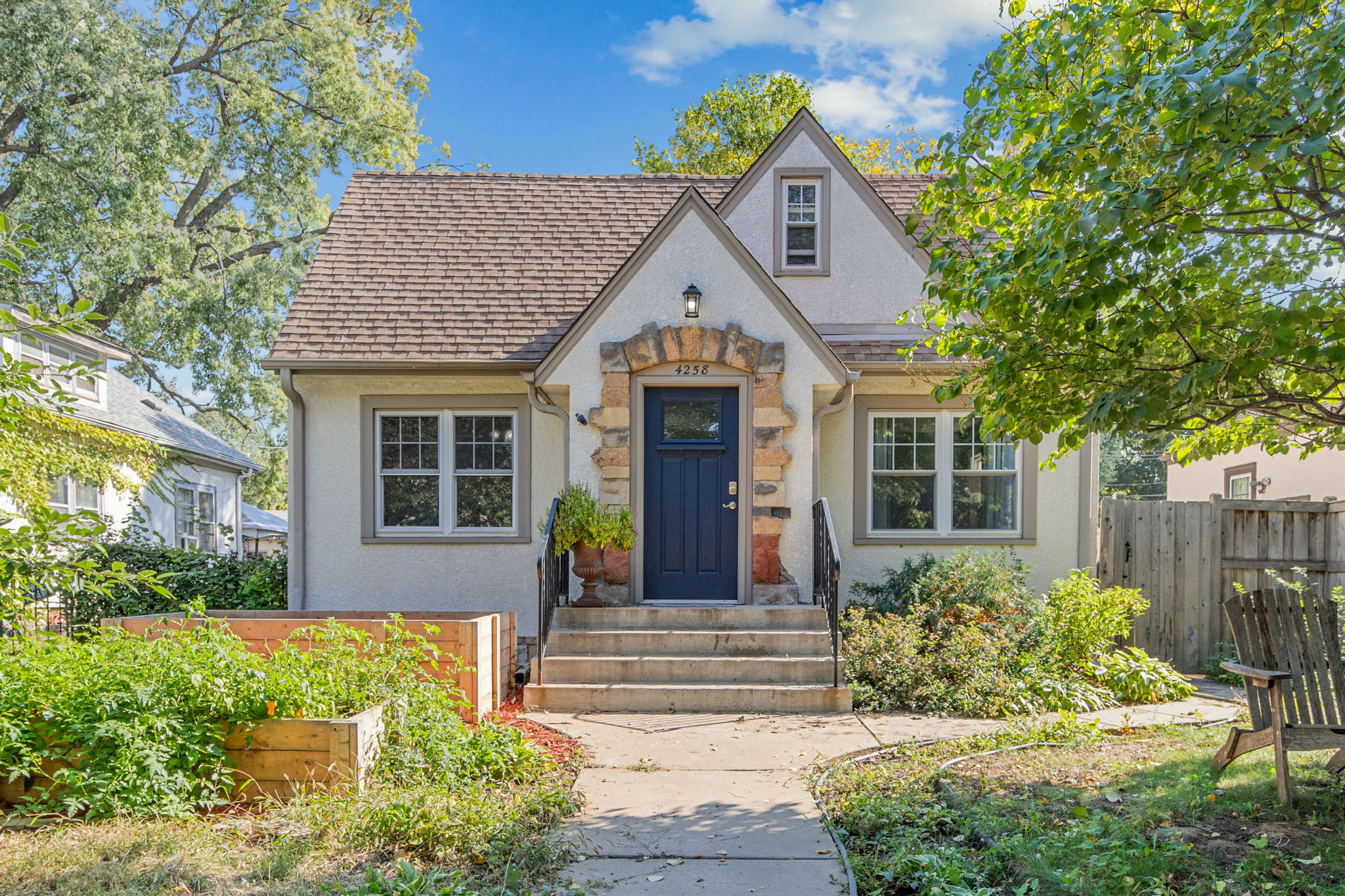 Welcome to 4258 Thomas Ave N