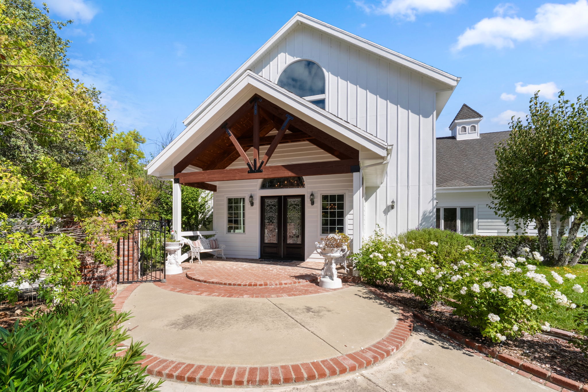 Front Porch/Entrance