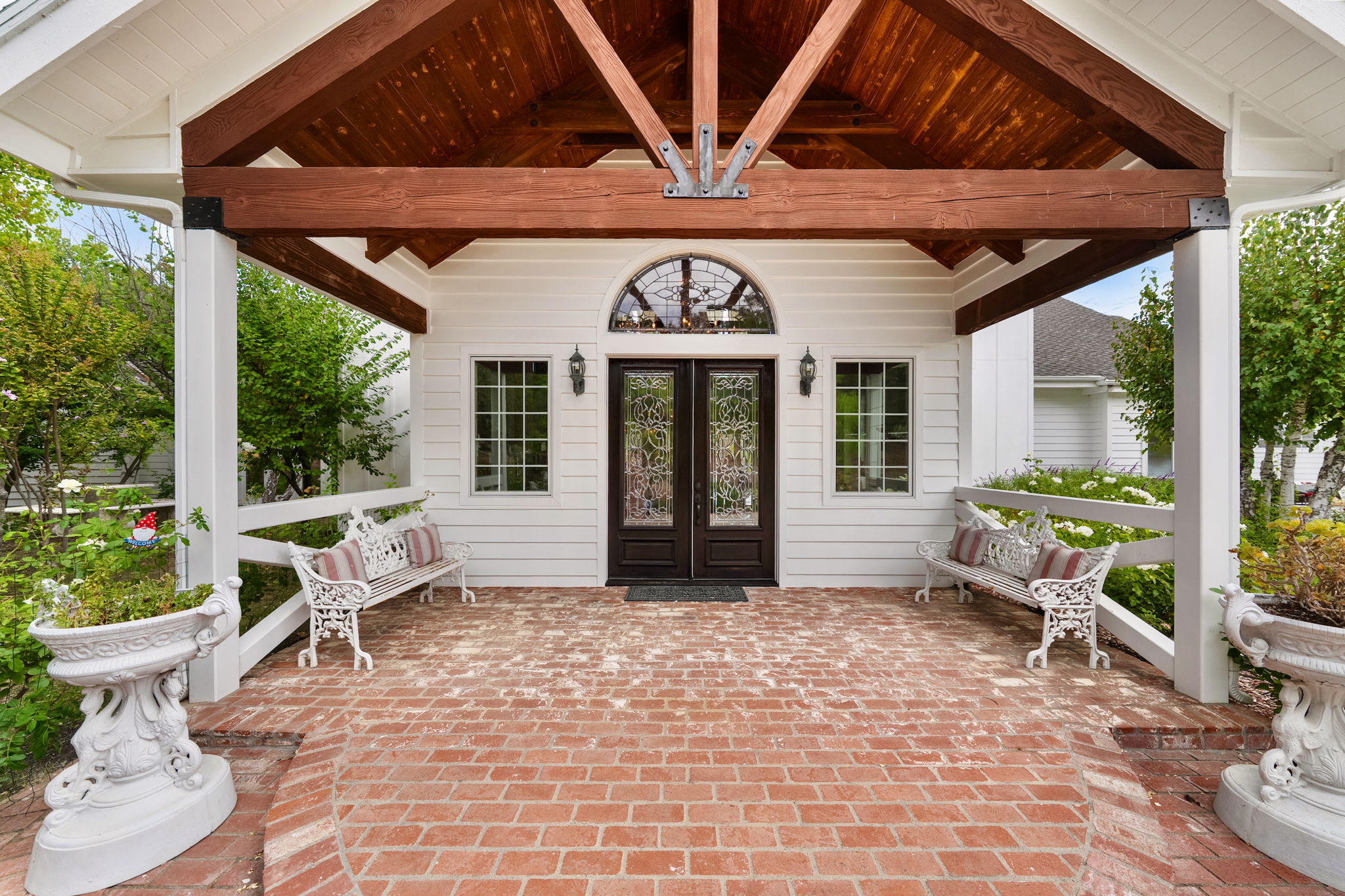 Front Porch/Entrance