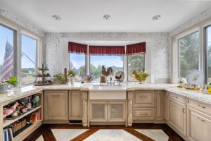 Kitchen Sink with Dish Drawers and Dishwasher